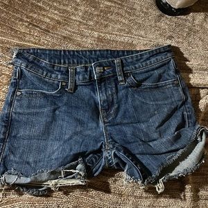 pretty jean booty shorts🤍